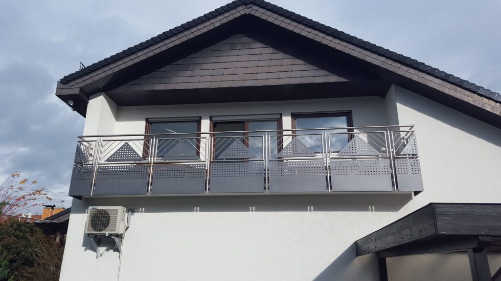 Balkon mit modernen Geländerdesigns